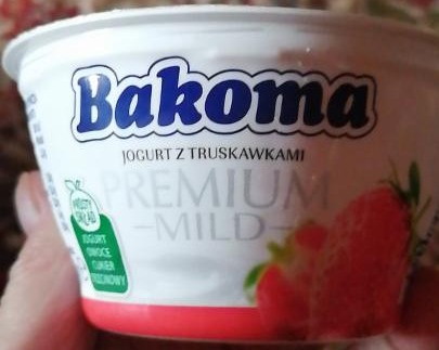 Фото - Йогурт полуничний Premium Bakoma