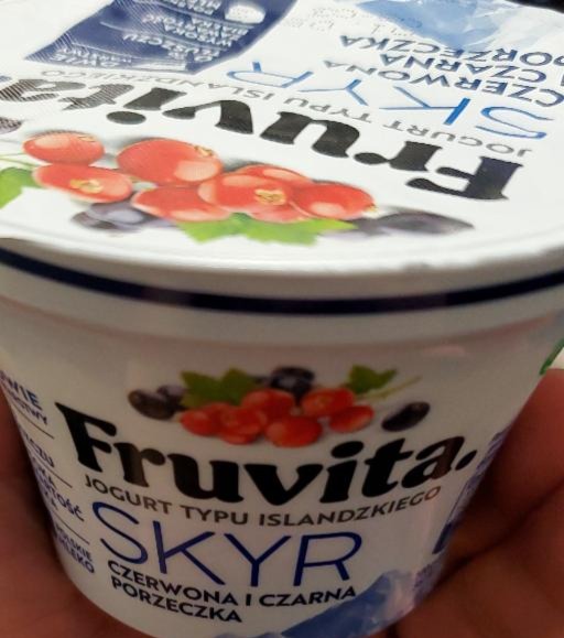 Фото - Натуральний йогурт з чевоною смородиною FruVita