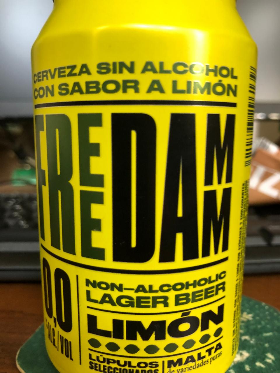 Фото - Пиво 0% безалкогольне світле фільтроване пастеризоване Lemon Free Damm