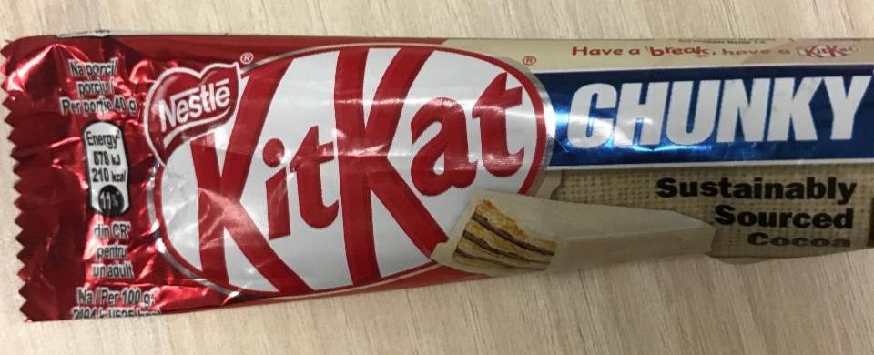 Фото - Батончик КітКат з білим шоколадом White Chocolate Chunky KitKat