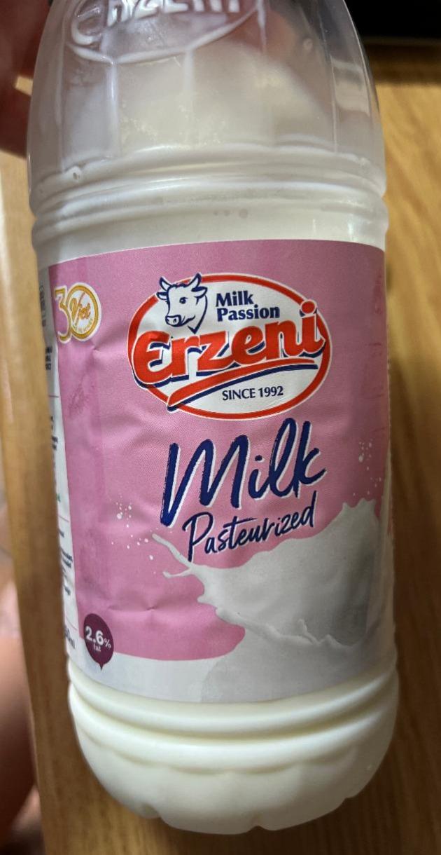 Фото - Молоко 2.5% Milk Erzeni