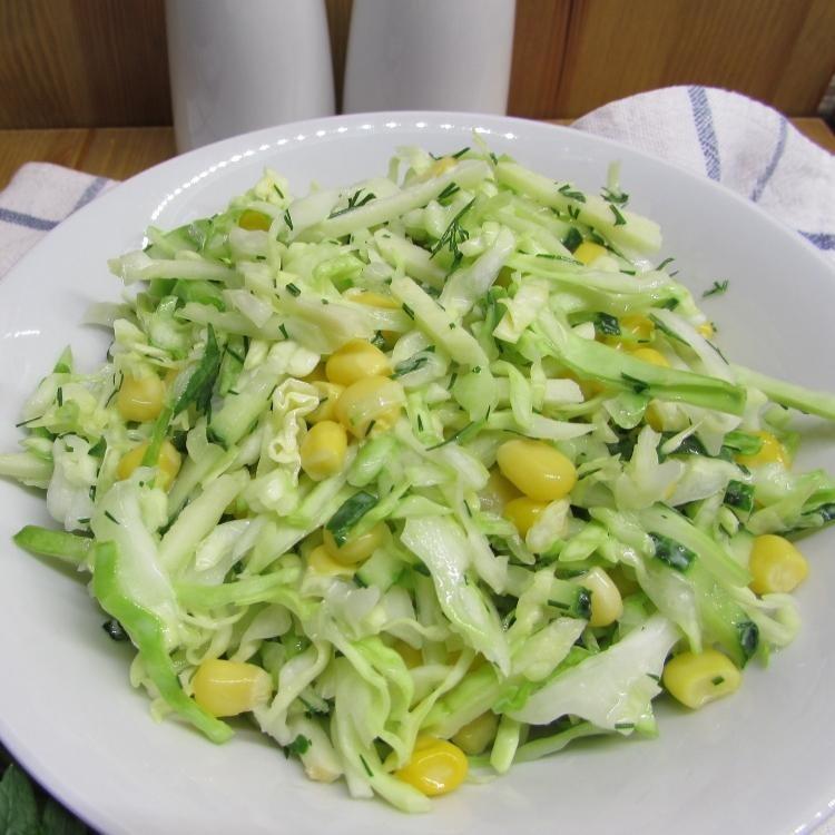 Фото - салат з капусти та кукурудзи