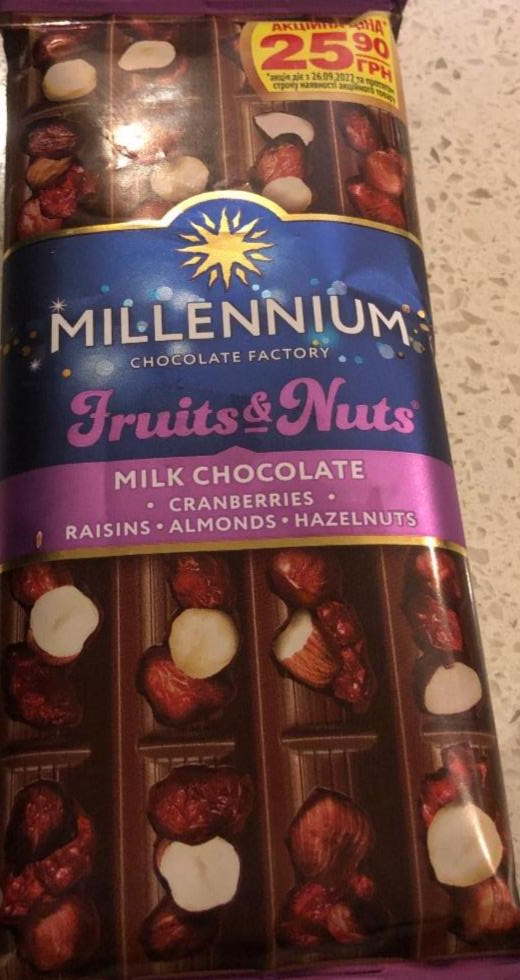 Фото - Шоколад Fruits & Nuts молочний з мигдалем цілими лісовими горіхами журавлиною та родзинками Millennium