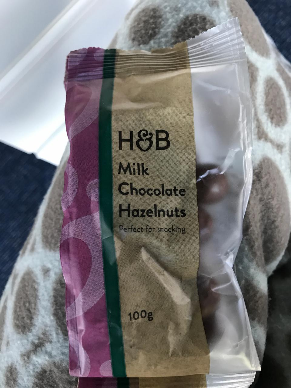 Фото - Горішки в молочному шоколаді Milk Chocolate Hazelnuts Holland & Barrett