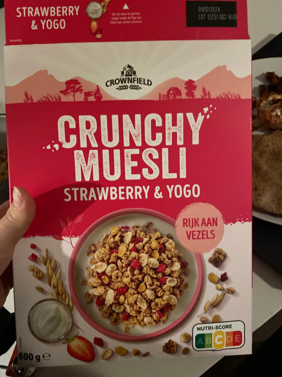 Фото - Мюслі хрусткі Crunchy Muesli Strawberry & Yogo Crownfield