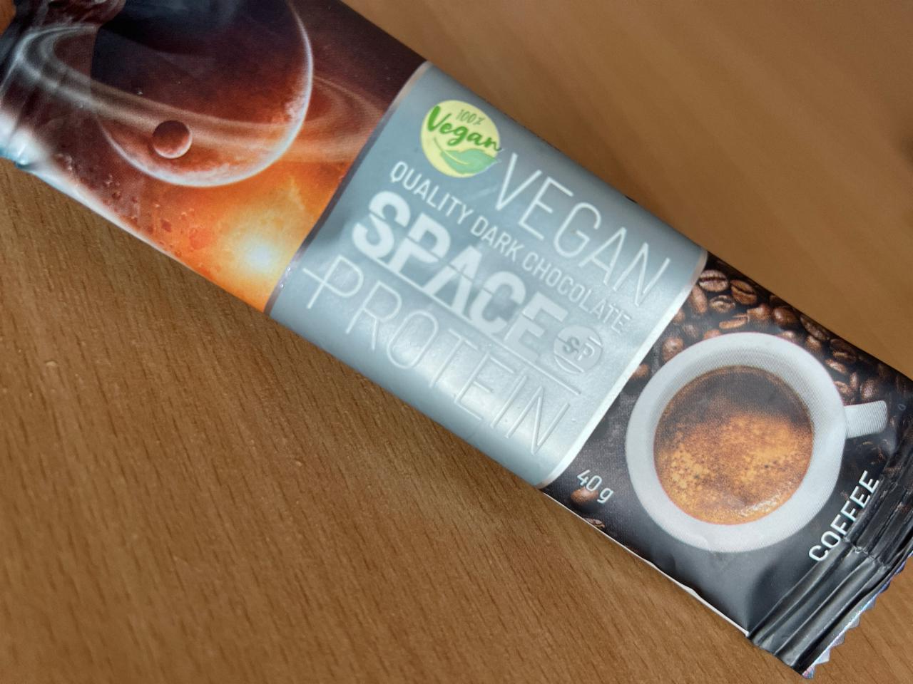 Фото - Батончик з обсмаженими меленими кавовими зернами у темному шоколаді Vegan Space Protein
