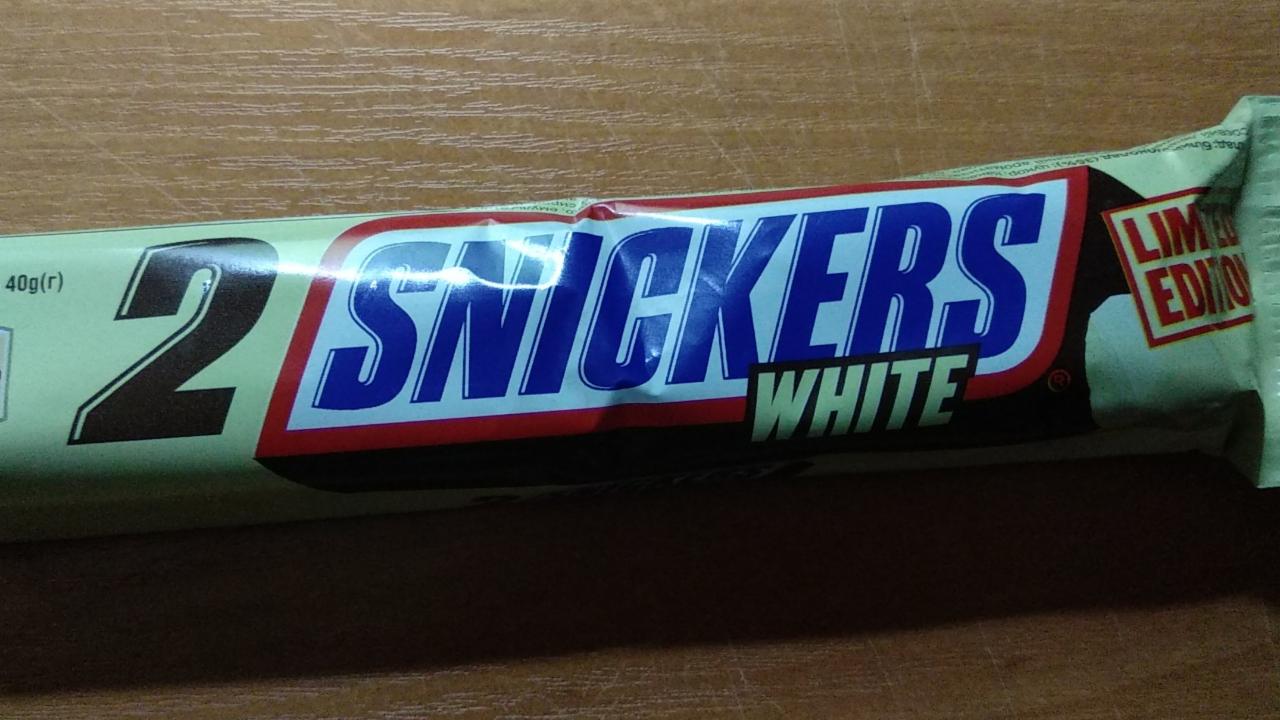 Фото - батончик з білим шоколадом з арахісом White Snickers снікерс