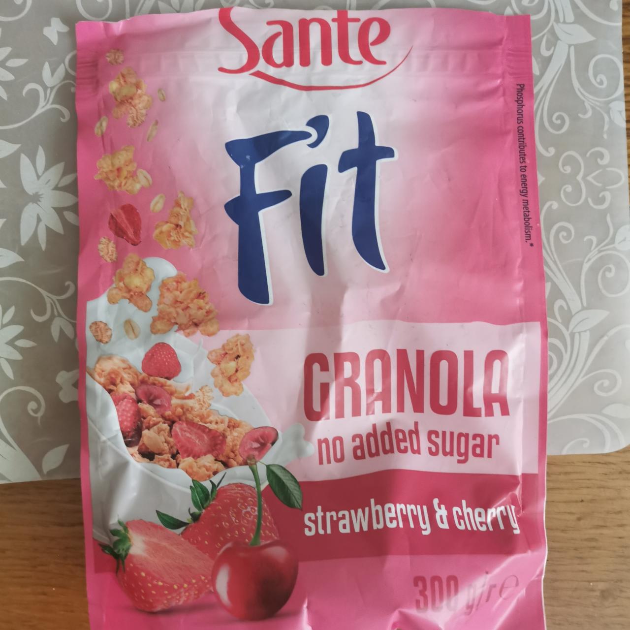 Фото - Пластівці зернові з полуницею та вишнею без доданих цукрів Fit Granola Sante