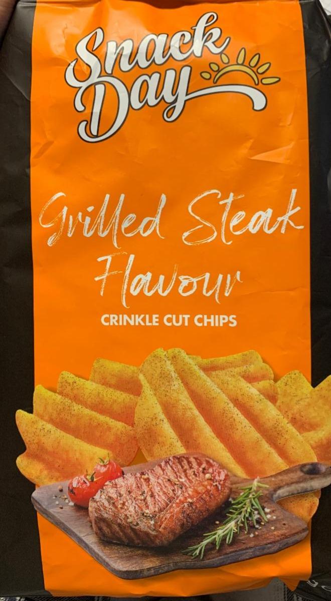 Фото - Grilled Steak Flavour crinkle cut chips Snack Day