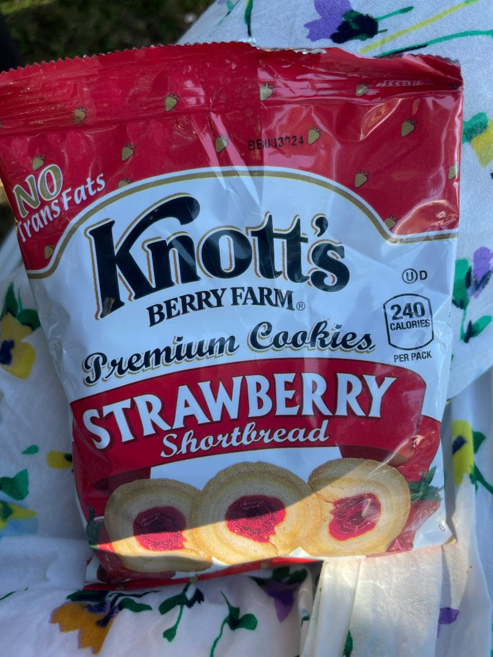 Фото - Печиво з полуничною начинкою Strawberry Premium Cookies Knott's