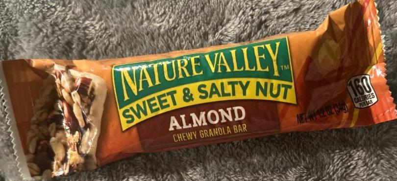 Фото - Sweet& salty nut almounf Nature Valley