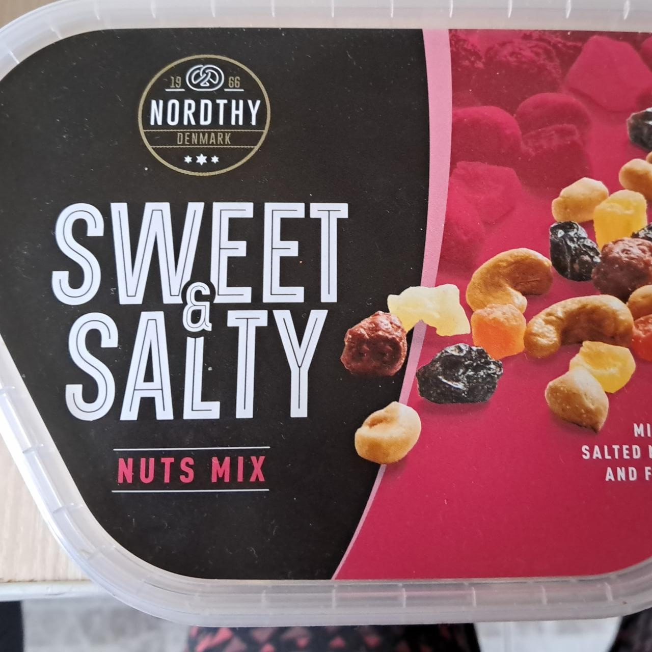 Фото - Суміш горіхів і сухофруктів Sweet & Salty Nuts Mix Nordthy
