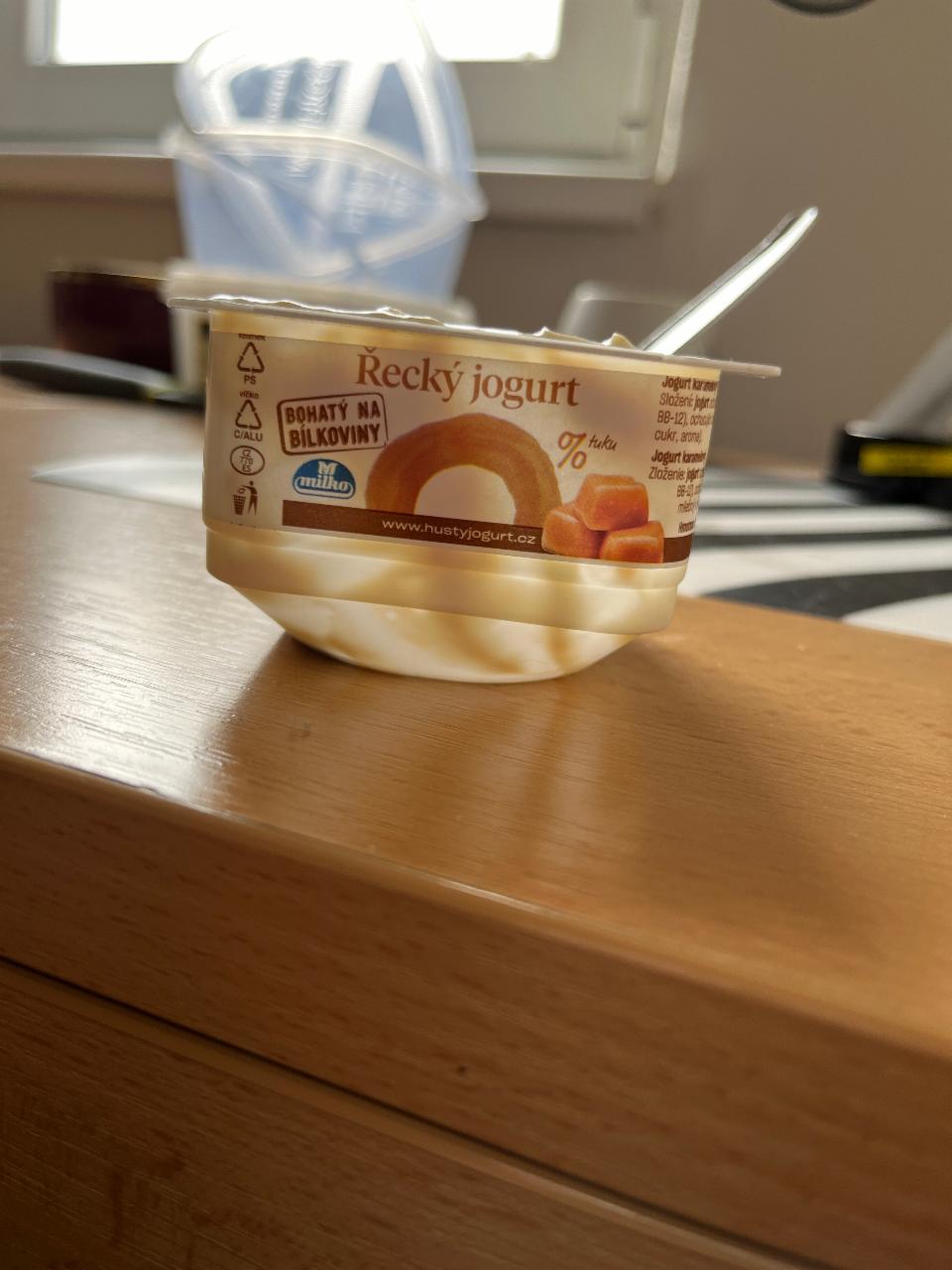 Фото - Йогурт 0.3% карамель Recky Jogurt Karamel Milko