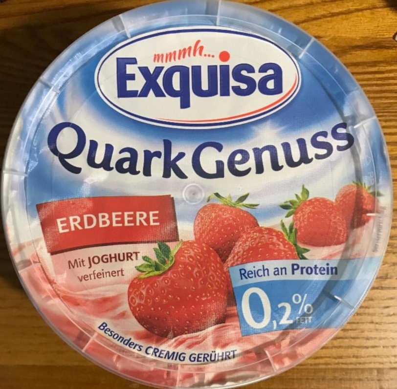 Фото - Сирковий десерт 0.2% з йогуртом і полуничним наповнювачем Quark Genuss Exquisa