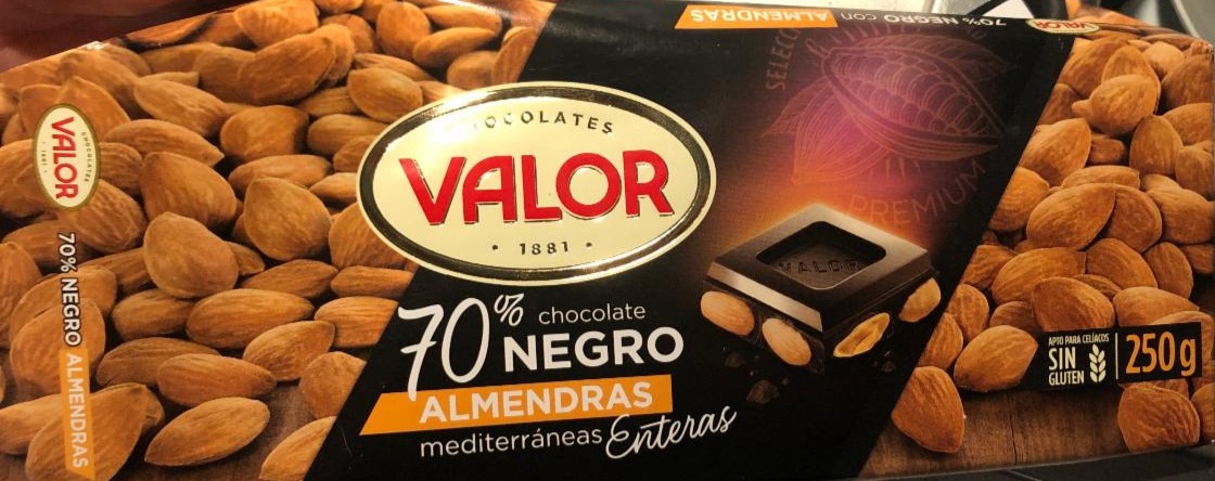 Фото - Шоколад 70% чорний з мигдалем Valor