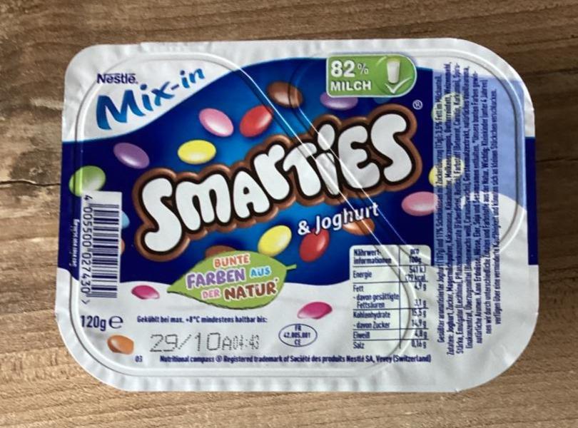 Фото - Йогурт з шоколадними цукерками Smarties & Joghurt Mix-In Nestle