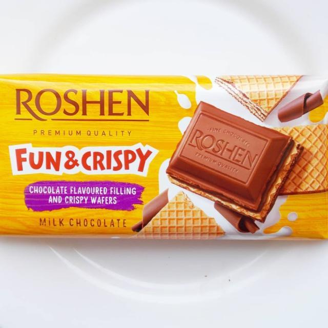 Фото - Шоколад молочний з шоколадною начинкою та вафлею Fun & Crispy Roshen