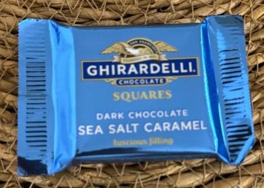 Фото - Dark chocolate sea salt caramel Ghirardelli.