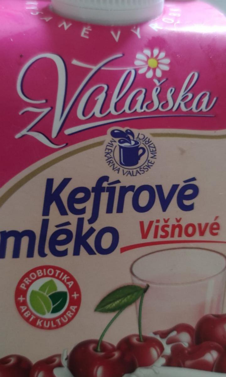 Фото - Молочний напій з кислою вишнею Mlékárna Valašské Meziříčí