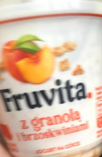 Фото - Йогурт зі смаком персика та грануламии Fruvita