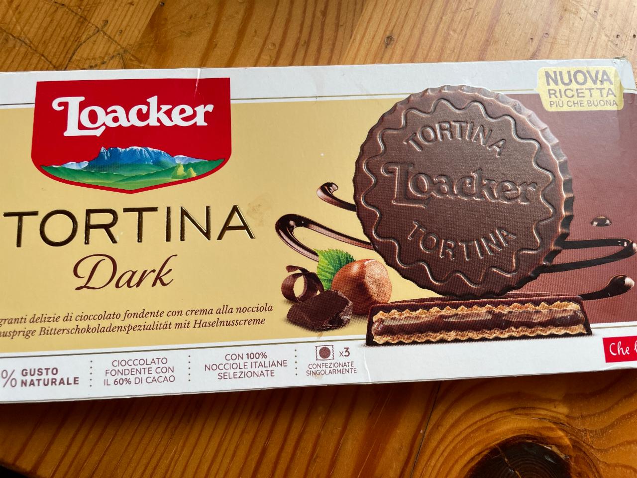 Фото - Печиво шоколадне з горіховою начинкою Dark Tortina Loacker