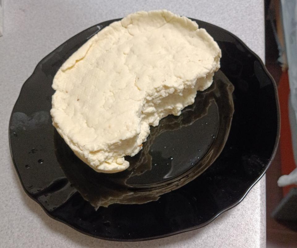 Фото - сир твердий зрілий домашній зі смаком пряного молока 45% Світловодські сири