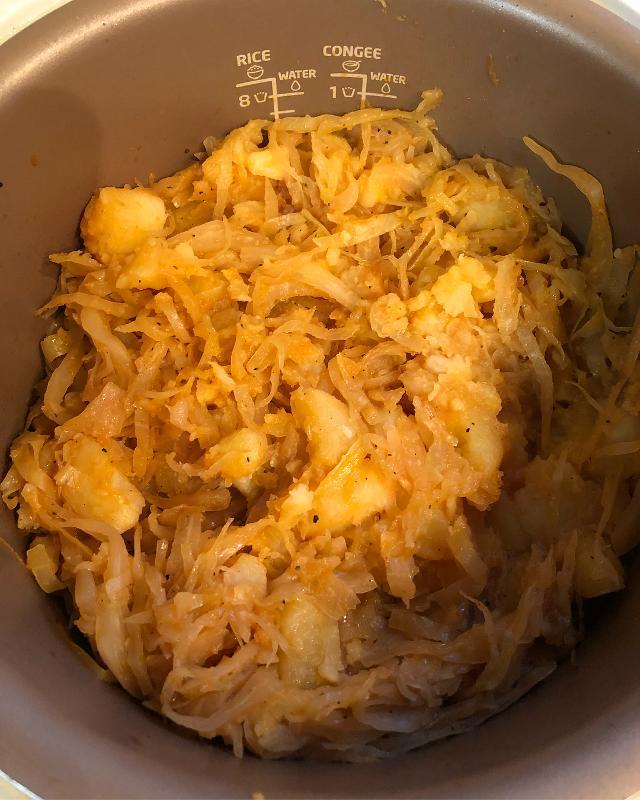 Фото - Тушкована картопля з капустою