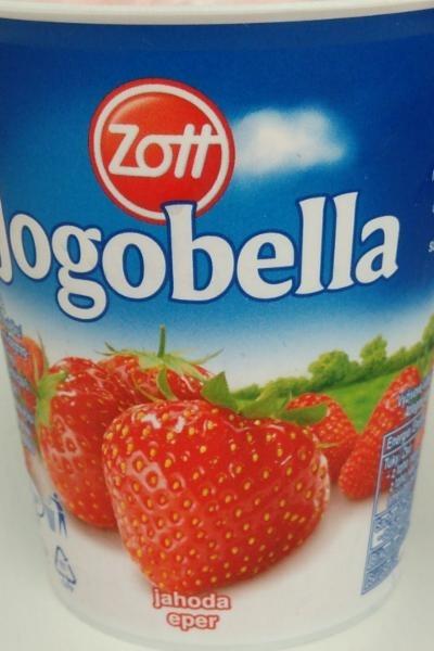 Фото - Йогурт 2.7% зі смаком полуниці Jahoda Zott
