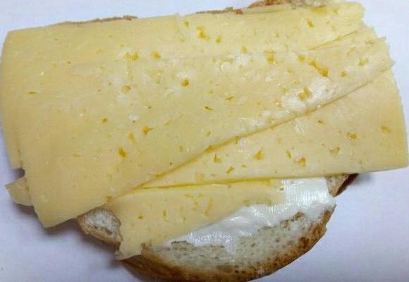 Фото - бутерброд з маслом і сиром