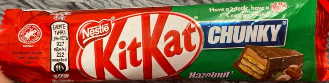 Фото - Вафлі у молочному шоколаді з лісовим горіхом Chunky Kit Kat