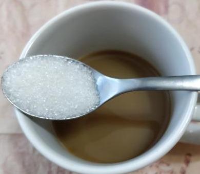 Фото - Натуральна кава з молоком і 1 ложкою цукру