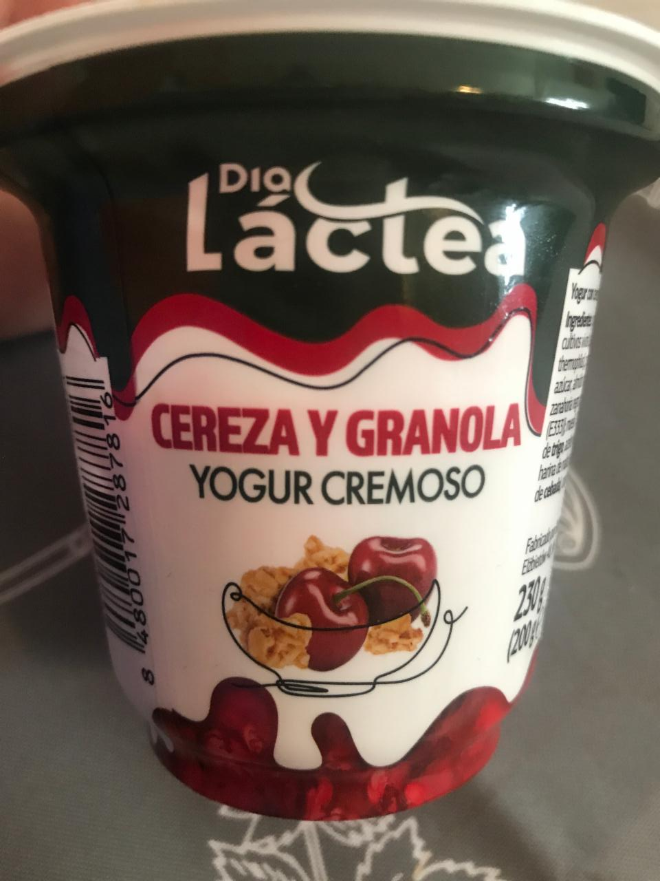 Фото - Yogur cremoso con cereza y granola Dia Lactea