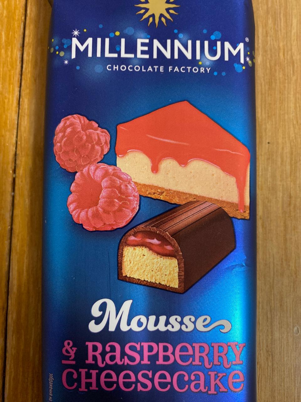 Фото - Шоколад молочний з мусовою та малиновою начинкою Raspberry&Cheesecake Mousse Millennium
