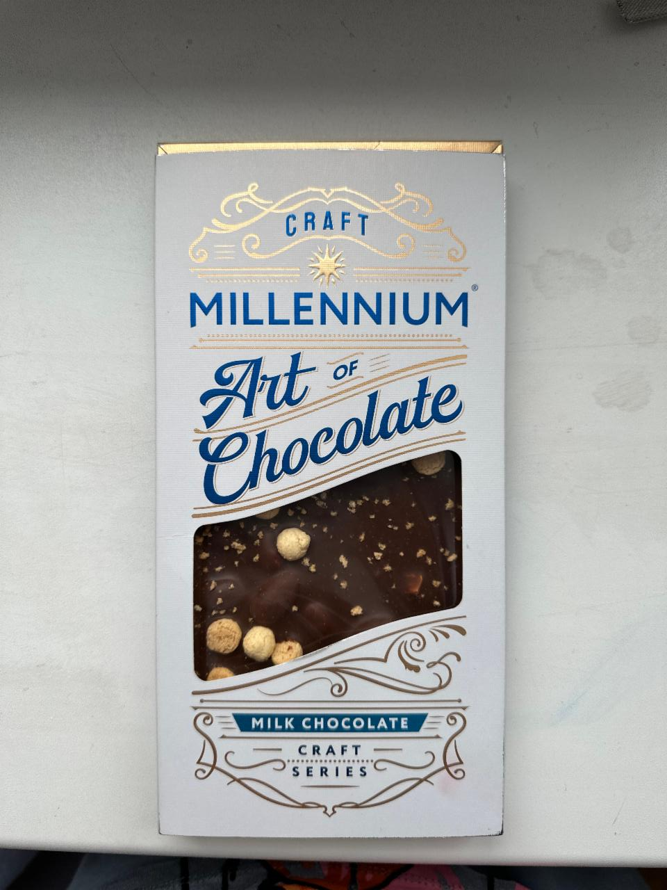 Фото - Шоколад молочний з мигдалем та печивом Амаретті Craft Series Millennium