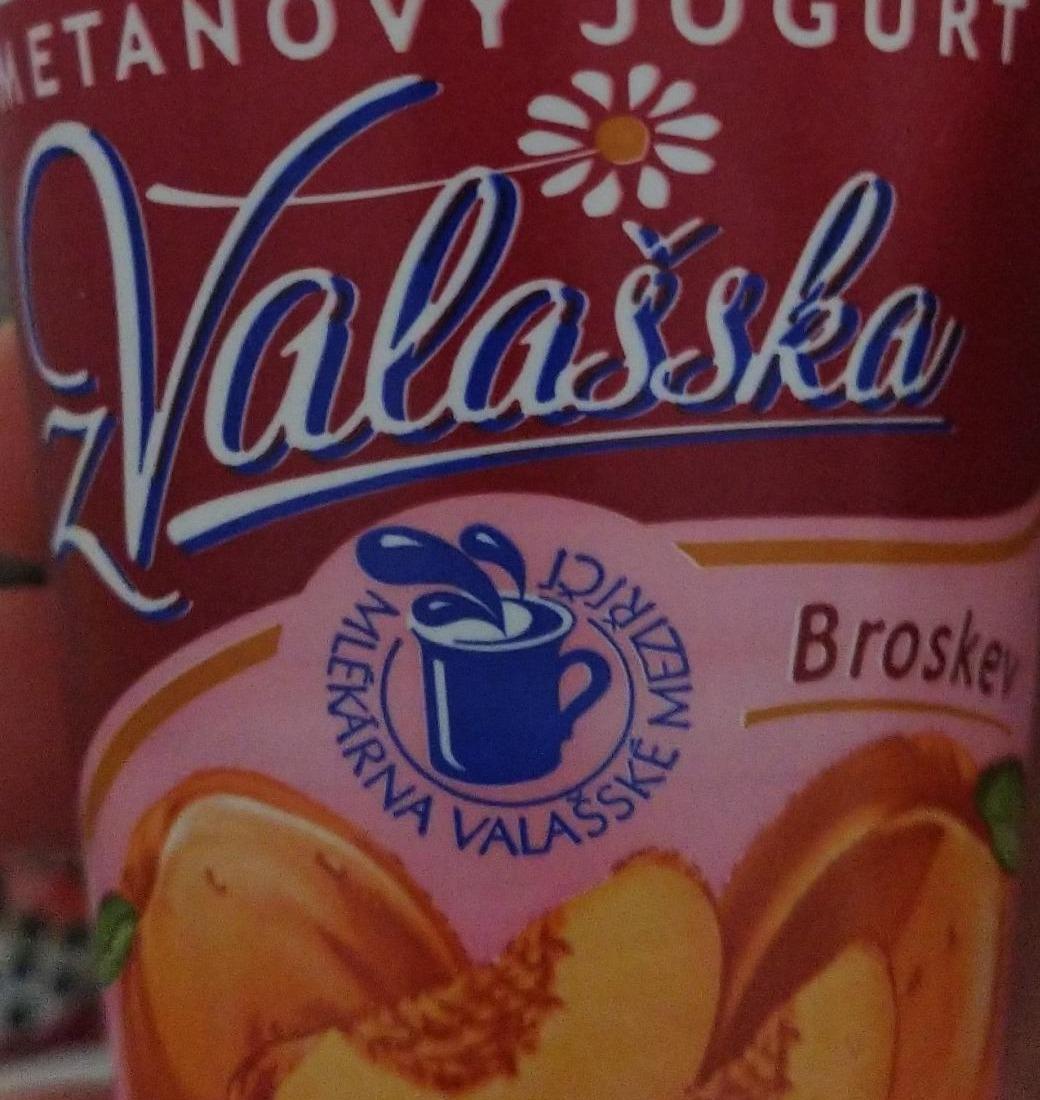 Фото - Вершковий йогурт з волоського персика Mlékárna Valašské Meziříčí