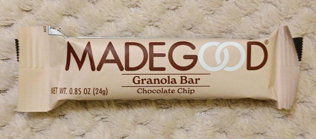 Фото - Батончик гранола Chocolate Chip Granola Bar Madegood
