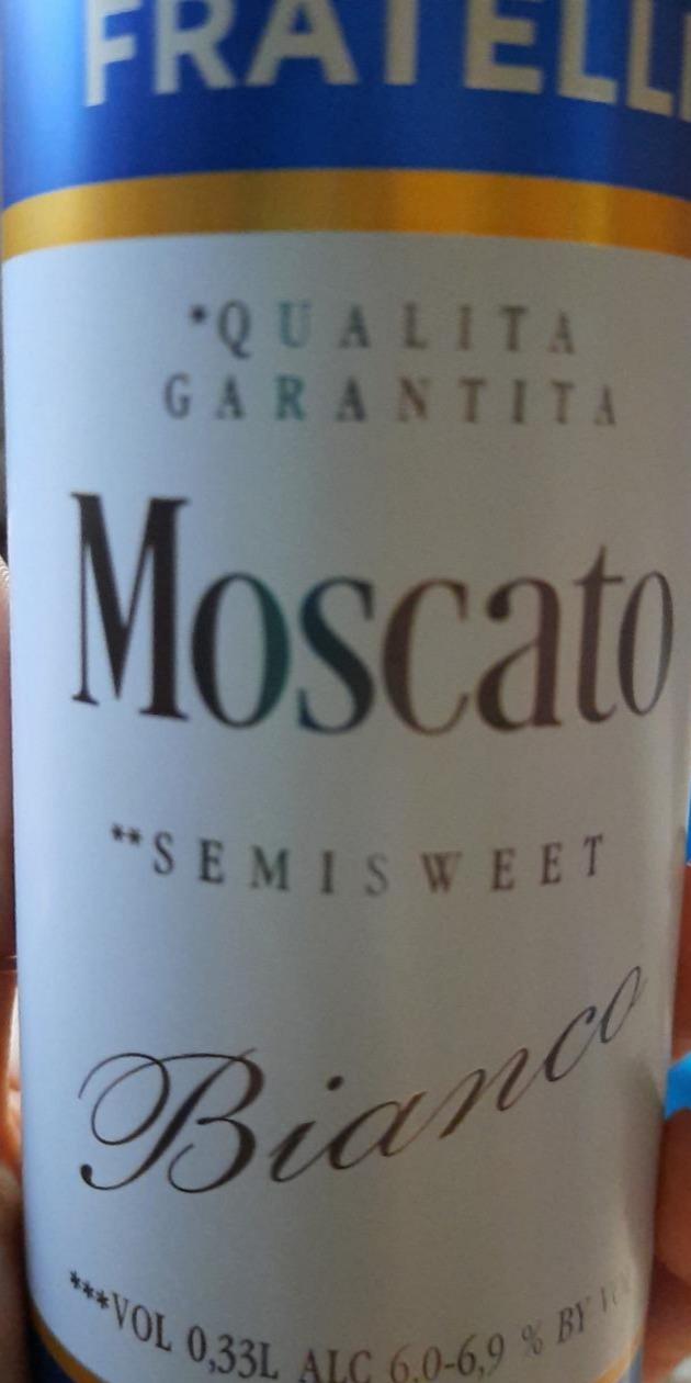 Фото - Напій винний слабоалкогольний ігристий напівсолодкий білий Moscato Bianco Fratelli