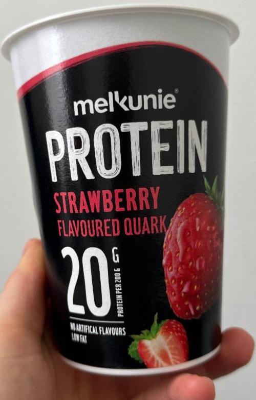Фото - Protein strawberry flavoured quark Melkunie