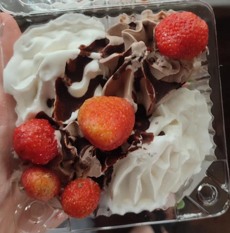 Фото - Морозиво Cвяткове зі смаком шоколаду та ванілі Златка
