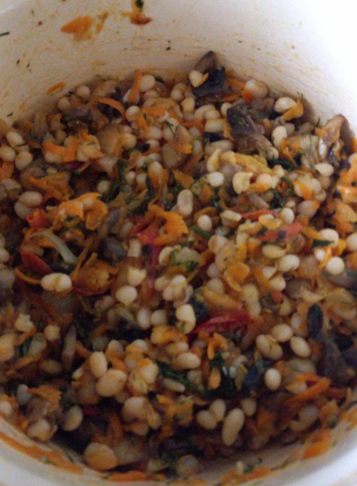 Фото - Квасоля з грибами і овочами в томатному соусі Хуторок