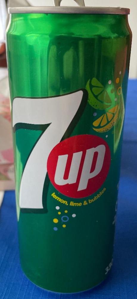 Фото - Напій безалкогольний сильногазований на натуральних ароматах 7UP
