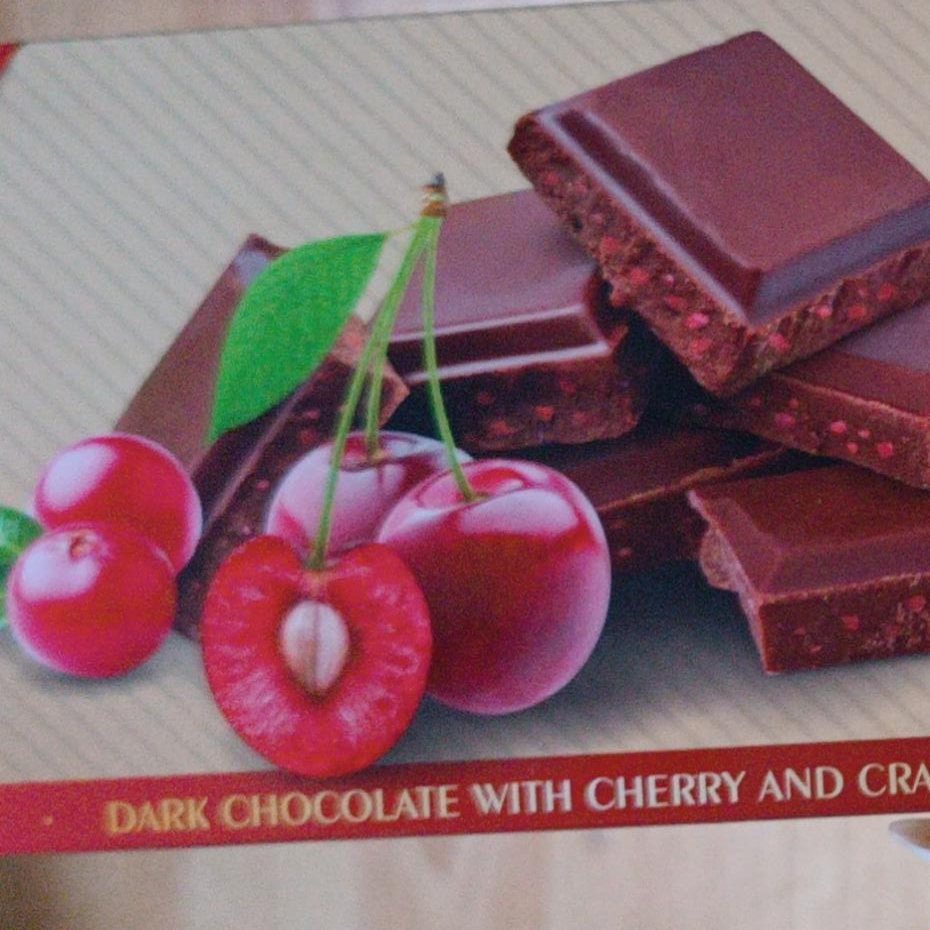 Фото - Темний шоколад журавлина та вишня Терравіта