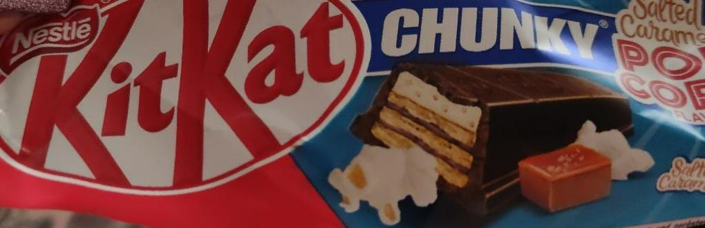 Фото - KitKat chunky попкорн та солона карамель