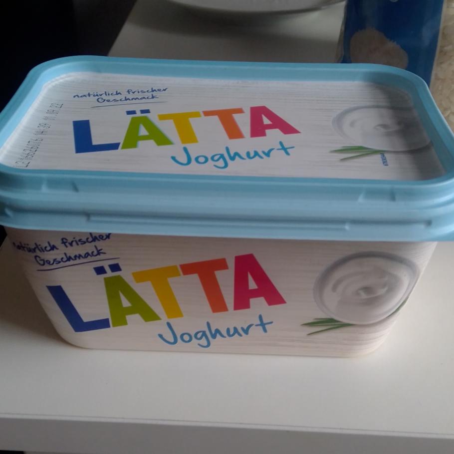 Фото - Маргарин напівжирний йогурт 39% жирності Lätta