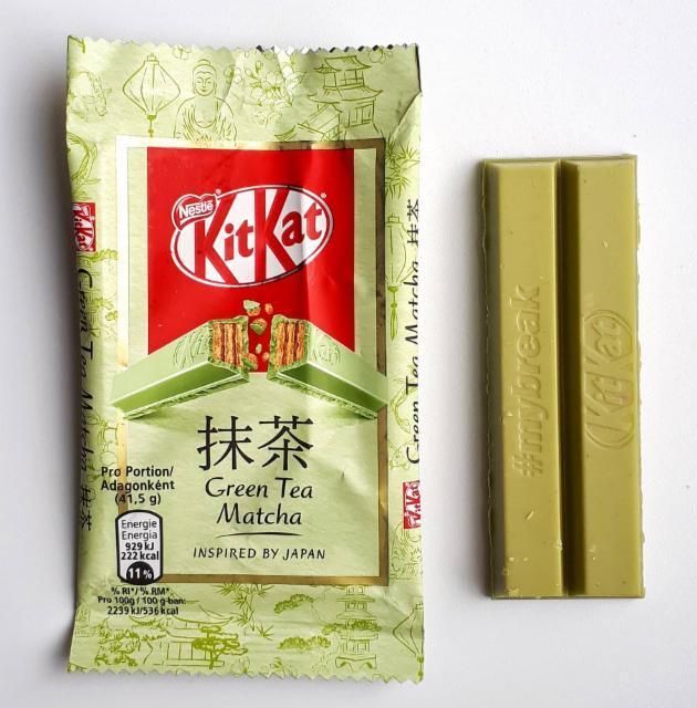 Фото - вафлі у білому шоколаді з зеленим чаєм матча Kit Kat