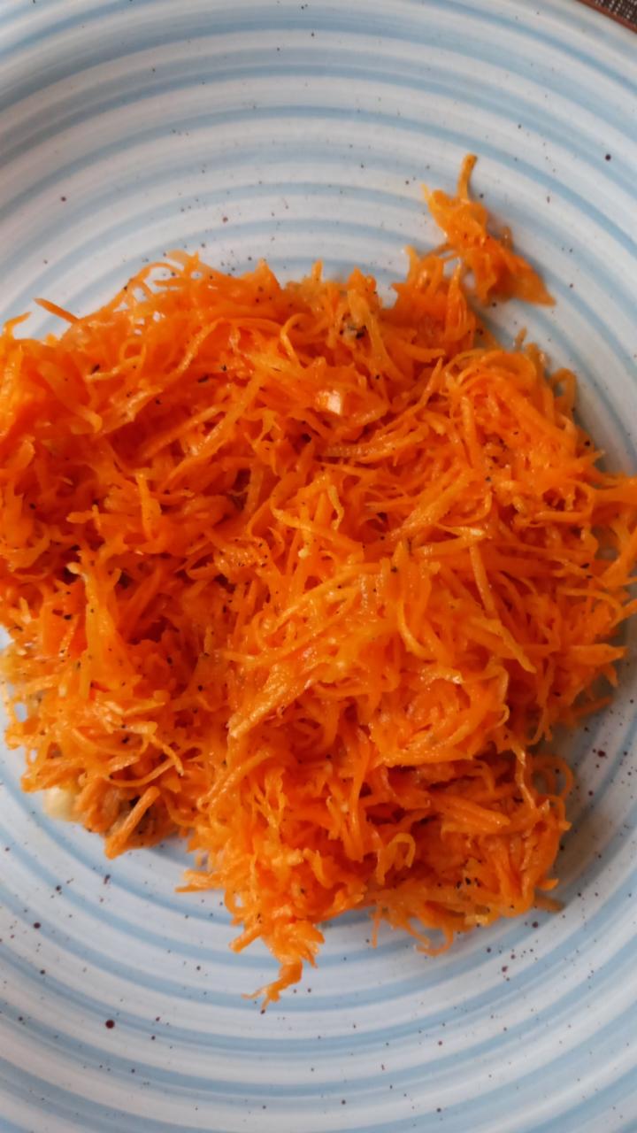 Фото - Салат з моркви і часником