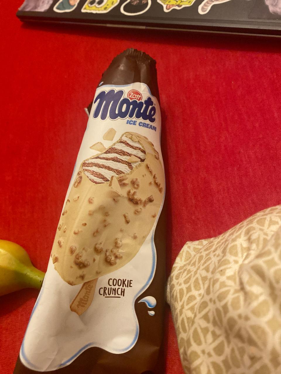 Фото - Морозиво шоколадно-горіхове в молочному шоколаді Monte Ice Cream Zott