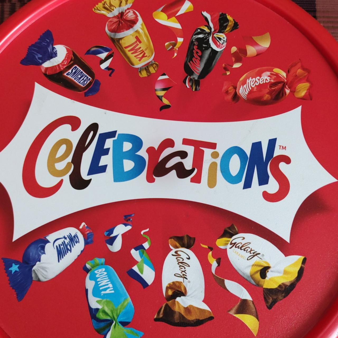 Фото - Milk Chocolate & Biscuit Bars Sharing Tub Celebrations