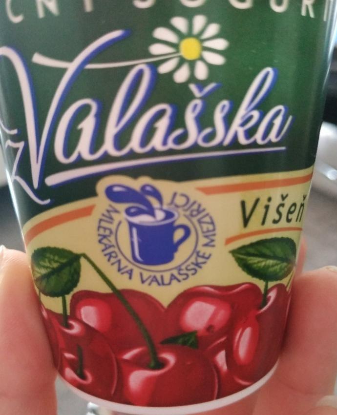 Фото - Ovocný jogurt z Valašska višeň Mlékárna Valašské Meziříčí