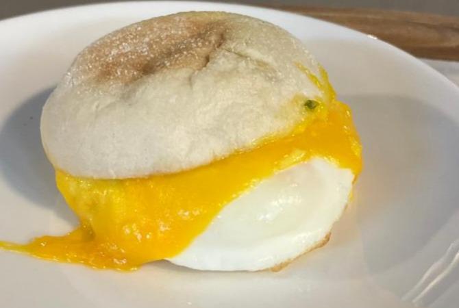 Фото - Egg & Cheese McMuffin McDonald's
